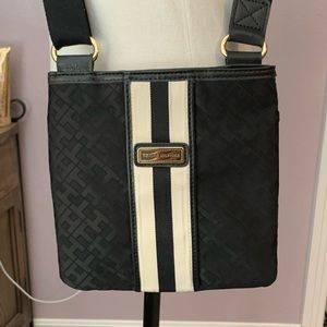 Tommy Hilfiget signature cross body bag.